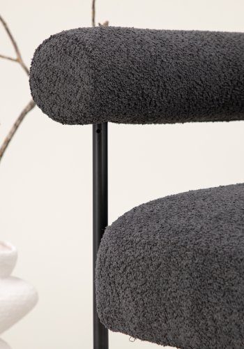 VIND COLLECTION Tillberga x Josefin Lustig lnestol, m. armln - mrkegr bouclé stof og sort stl