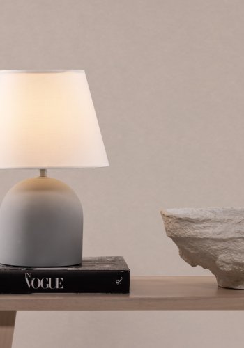 VIND COLLECTION Styrsö bordlampe - hvid hr og gr beton