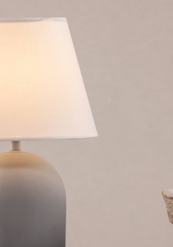 VIND COLLECTION Styrsö bordlampe - hvid hr og gr beton