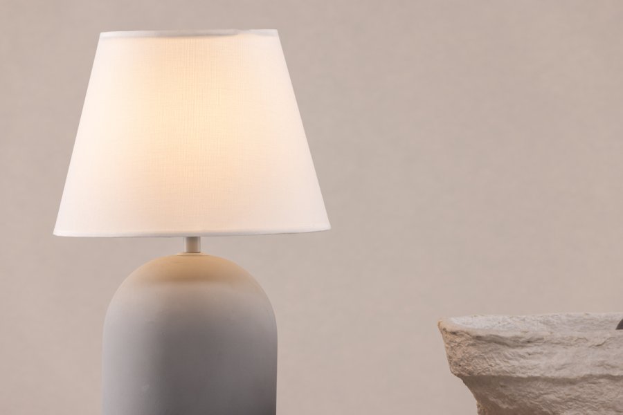 VIND COLLECTION Styrsö bordlampe - hvid hr og gr beton