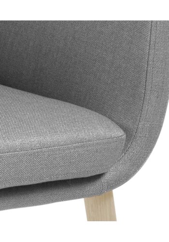 ACT NORDIC Nora armstol, m. armln - lysegr polyester og hvidpigmenteret eg