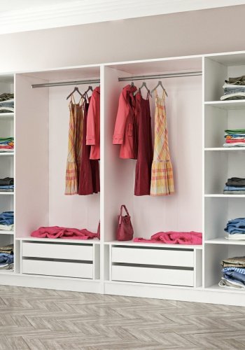 FUNZI LIVING 4930 bent garderobeskab, m. 2 bjlestnger, 4 skuffer, 8 hylder - hvid melamin