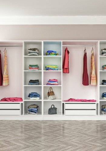 FUNZI LIVING 4932 bent garderobeskab, m. 2 bjlestnger, 4 skuffer, 12 hylder - hvid melamin