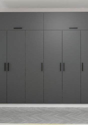 FUNZI LIVING 5239 garderobeskab, 8 lger, 3 bjlestnger, 2 skuffer, hylder - antracit/hvid melamin