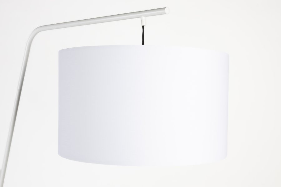 WHITE LABEL LIVING Martine gulvlampe - hvid metal