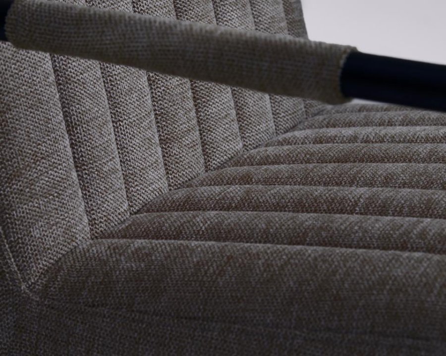 Trout loungestol, m. armln - mrkegr stof og sort metal