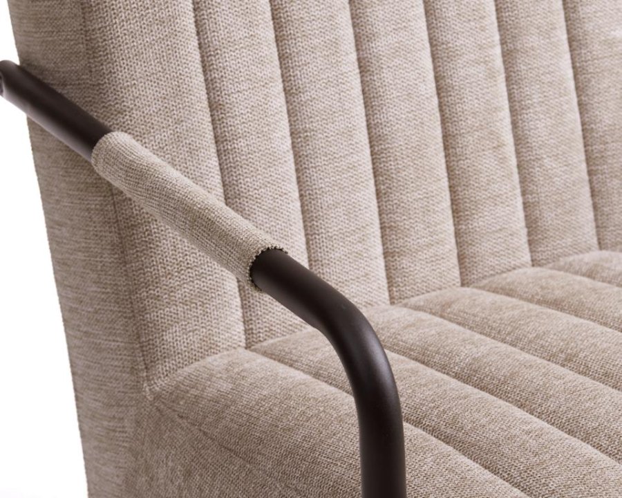 Trout loungestol, m. armln - sand stof og sort metal