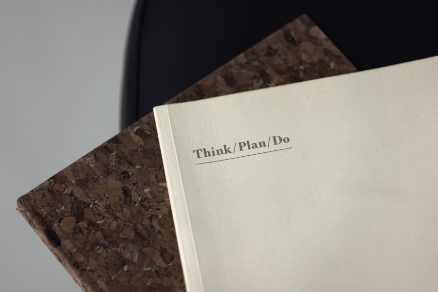 VIND COLLECTION Västers x Josefin Lustig spisebordsstol, m. armln - sort PU og sort stl