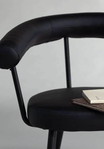 VIND COLLECTION Västers x Josefin Lustig spisebordsstol, m. armln - sort PU og sort stl