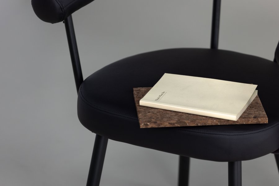 VIND COLLECTION Västers x Josefin Lustig spisebordsstol, m. armln - sort PU og sort stl