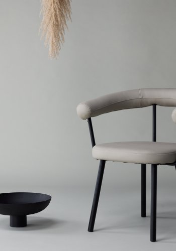 VIND COLLECTION Västers x Josefin Lustig spisebordsstol, m. armln - beige PU og sort stl