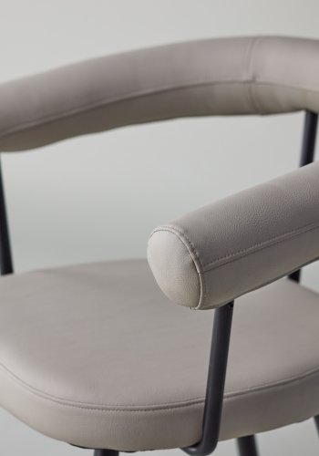 VIND COLLECTION Västers x Josefin Lustig spisebordsstol, m. armln - beige PU og sort stl