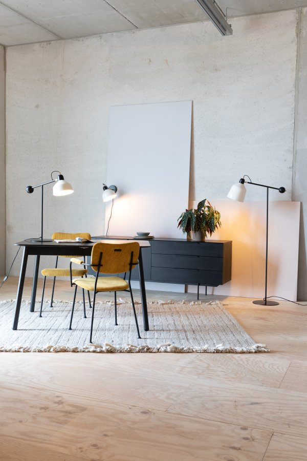 ZUIVER Skala skrivebordslampe - hvid og sort jern