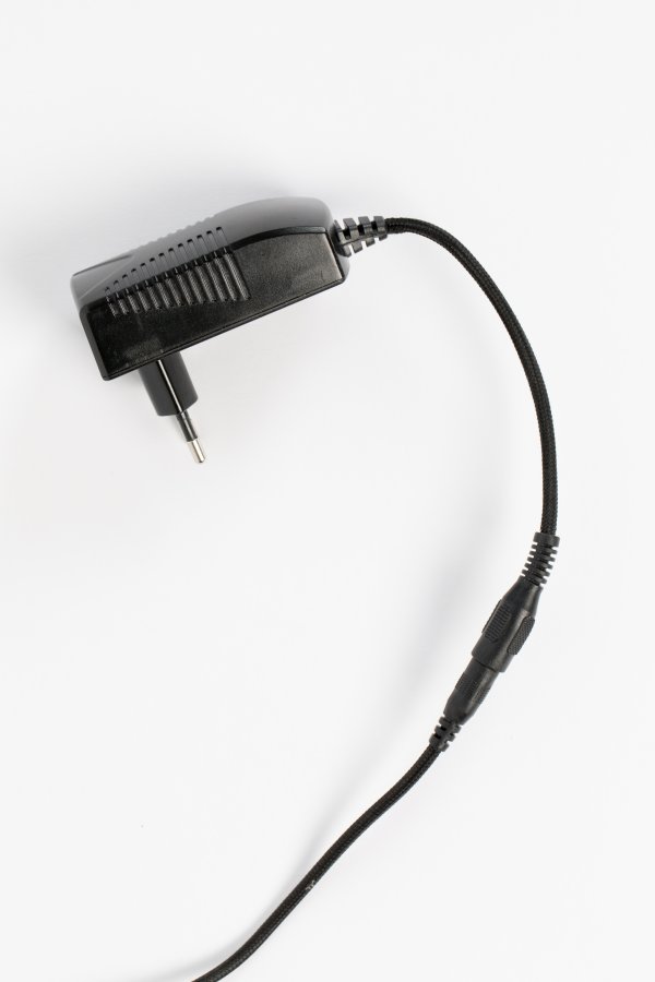 ZUIVER Sien bordlampe - natur rattan og brun valnddefinér