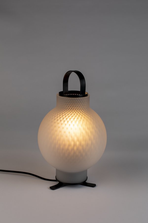 ZUIVER Nomad bordlampe - hvid glas og jern