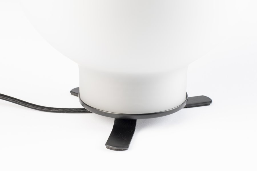 ZUIVER Nomad bordlampe - hvid glas og jern