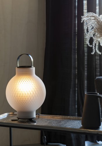 ZUIVER Nomad bordlampe - hvid glas og jern