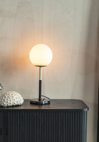 ZUIVER Orion bordlampe - opal glas og sort marmor
