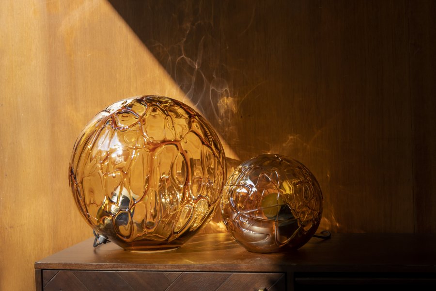 DUTCHBONE Lune bordlampe S - guld glas og strygejern