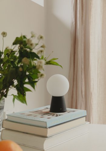 ZUIVER Stellar bordlampe, genopladelig - glas og sort