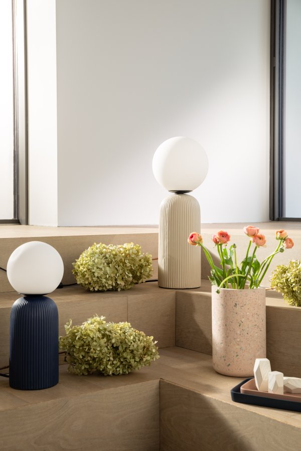 ZUIVER Dash bordlampe S - opal glas og royal bl keramik