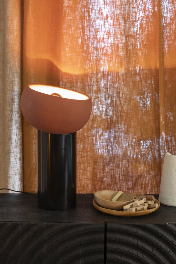 DUTCHBONE Zahra bordlampe M - terra terracotta og sort metal