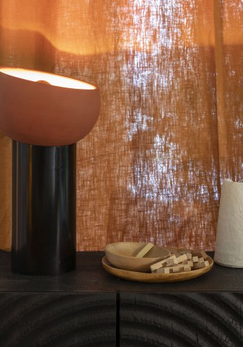 DUTCHBONE Zahra bordlampe M - terra terracotta og sort metal