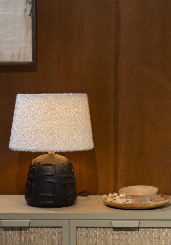 DUTCHBONE Renzo bordlampe - hvid bouclé stof og sort terracotta