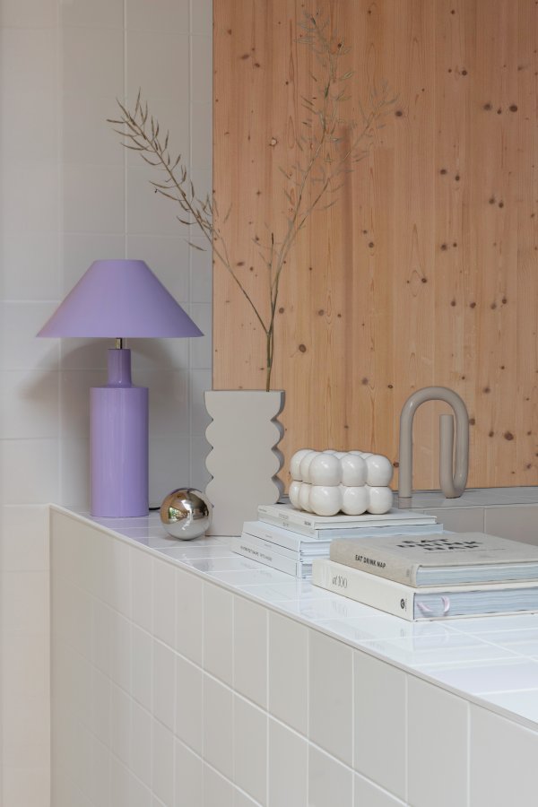 ZUIVER Wonders bordlampe - shiny lilla jern