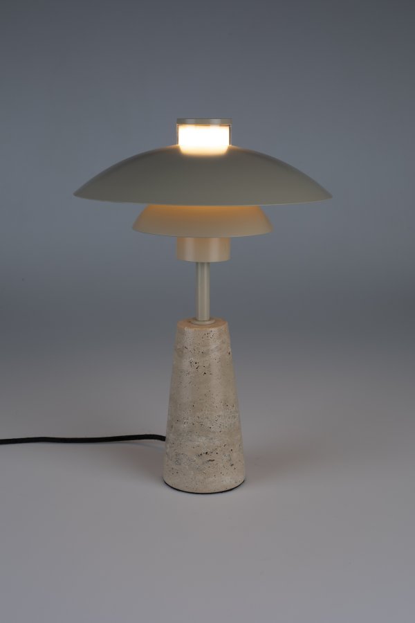 ZUIVER Cole bordlampe - beige metal og beige travertin