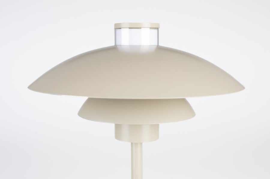ZUIVER Cole bordlampe - beige metal og beige travertin