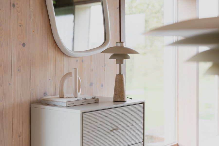 ZUIVER Cole bordlampe - beige metal og beige travertin