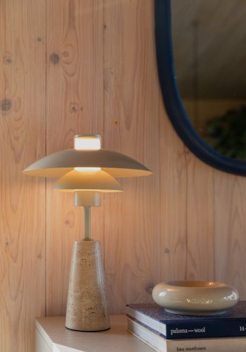 ZUIVER Cole bordlampe - beige metal og beige travertin