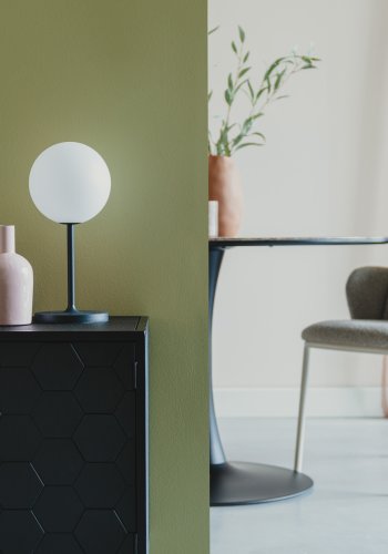 WHITE LABEL LIVING Hub bordlampe - polypropylen og bl