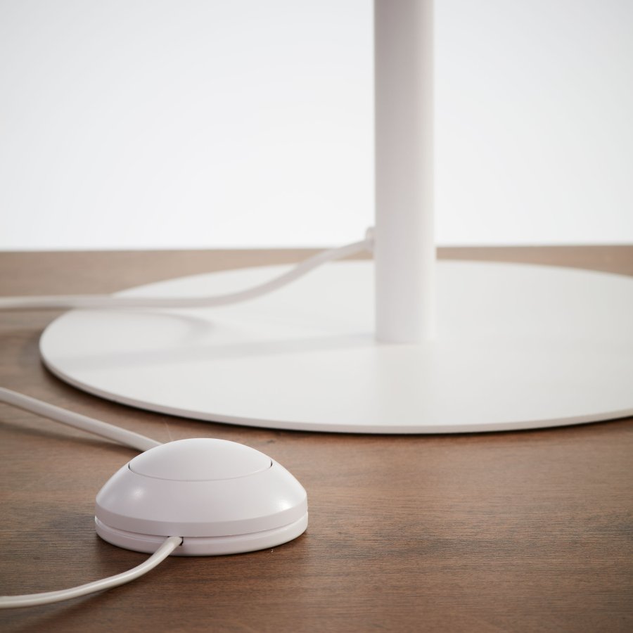 TK Linobianco gulvlampe - brun jute, hvid stof og hvid metal 