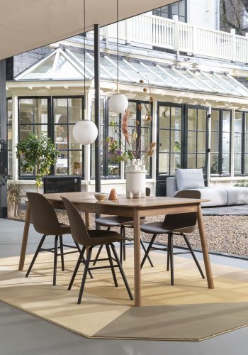 ZUIVER Orion loftlampe 18 - opal glas og sort metal