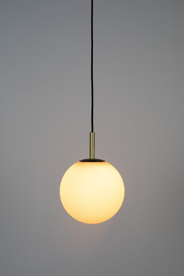 ZUIVER Orion loftlampe 25 - opal glas og sort metal