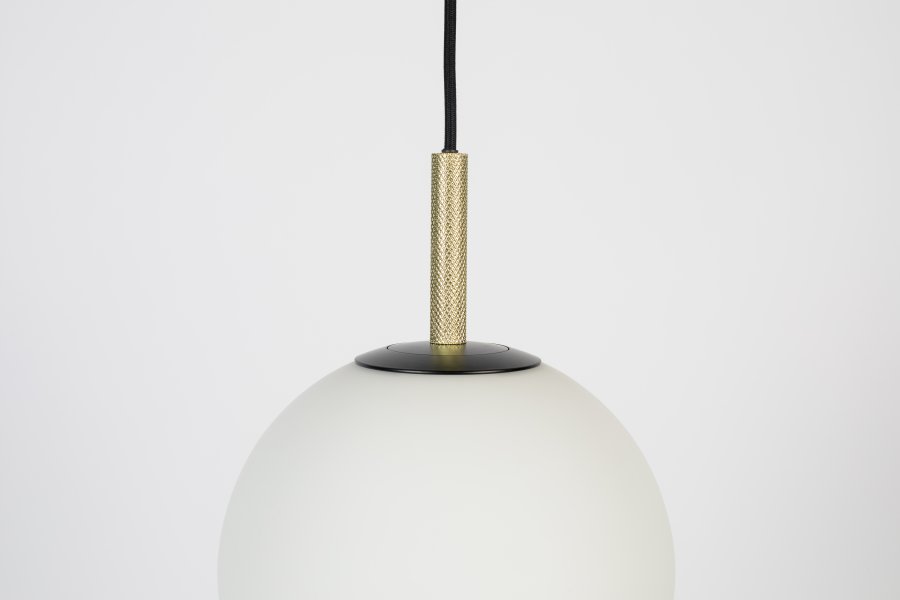ZUIVER Orion loftlampe 25 - opal glas og sort metal