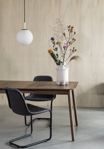 ZUIVER Orion loftlampe 25 - opal glas og sort metal