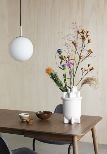 ZUIVER Orion loftlampe 25 - opal glas og sort metal