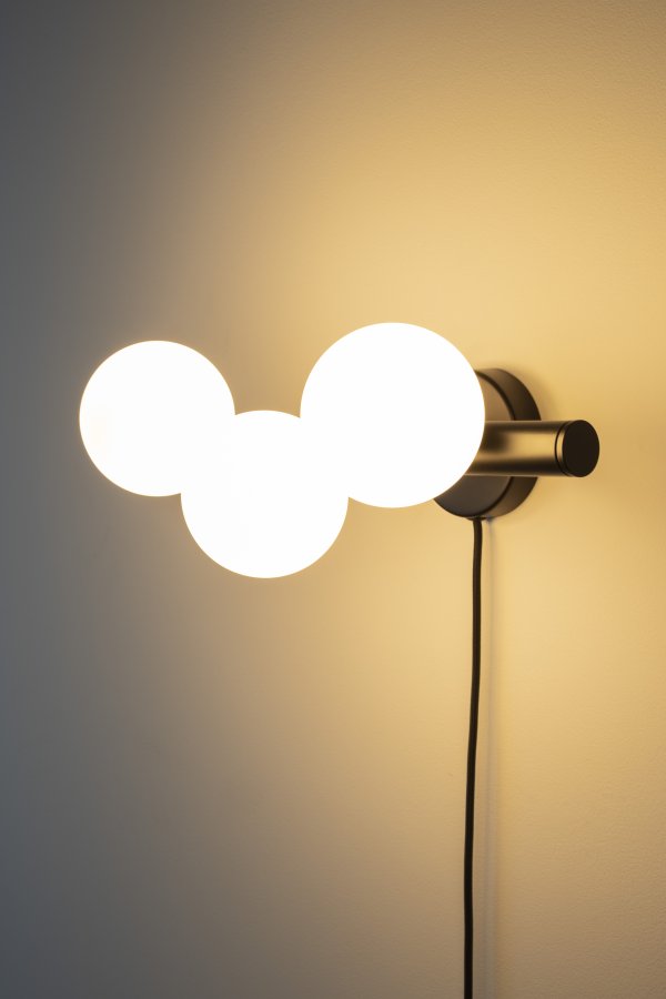 WHITE LABEL LIVING Monica Hvid vglampe - hvid glas og sort