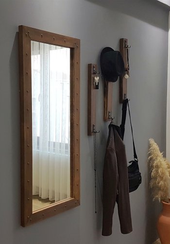 NORDVÄRK V108 entrést, m. 1 spejl, 3 knagerkker - valnddefarvet fyrretr