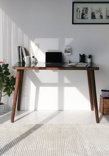 NORDVÄRK Hyggeligt arbejdsbord, valnd