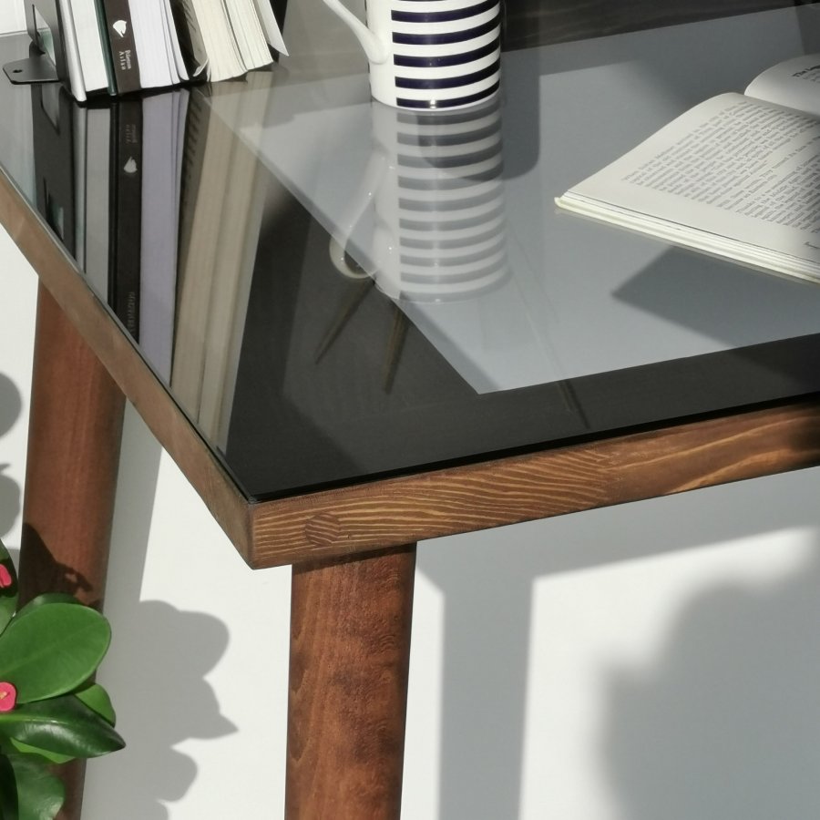 NORDVÄRK Hyggeligt arbejdsbord, valnd