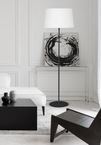 TK Maja gulvlampe - hvid stof og sort metal