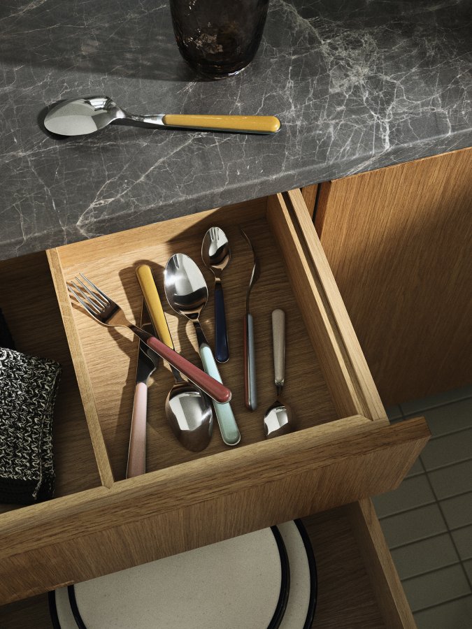 BROSTE COPENHAGEN Marstal bestik - rustfrit stl og multifarvet plastik (st med 8)