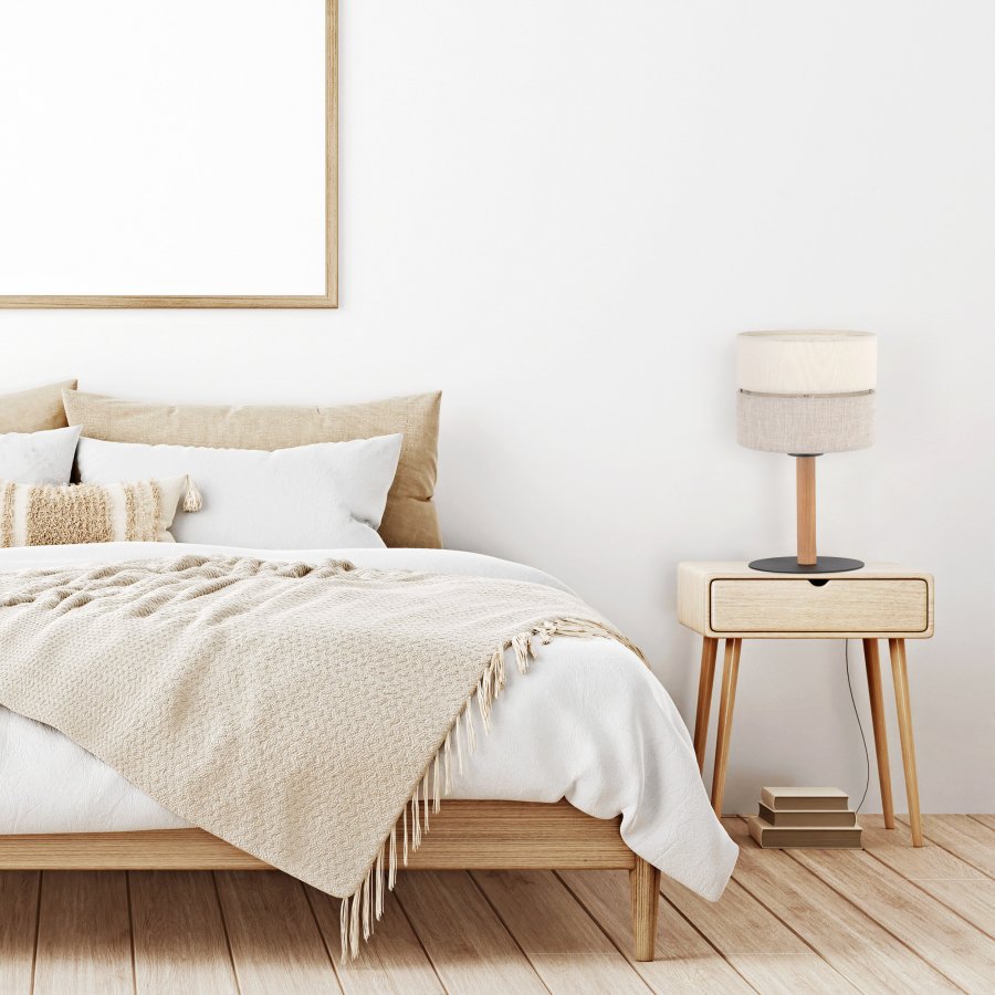 TK Eco bordlampe, rund - natur stof, fyrretr og sort metal