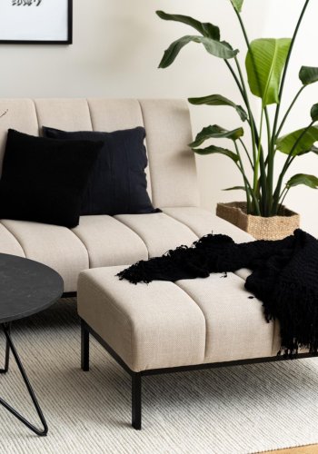 ACT NORDIC Caix skammel, m. lodret syning, rektangulr - beige stof og sort stl (100x61)