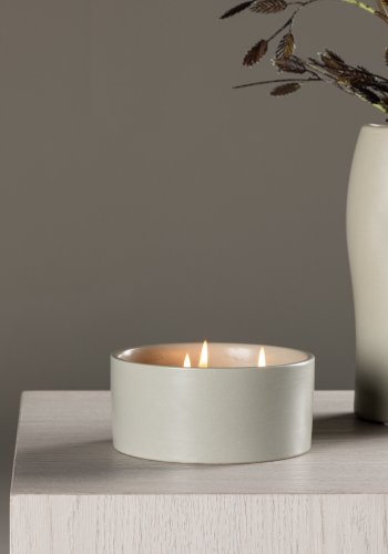 VENTURE DESIGN Douglas duftlys, rund - 25% sojavoks, 25% paraffin, lysegr keramik (D13xH6)