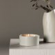 VENTURE DESIGN Douglas duftlys, rund - 25% sojavoks, 25% paraffin, lysegr keramik (D13xH6)